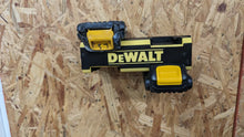 Load image into Gallery viewer, Wall Mount for Dewalt 20V Batteries x4 (RS-D4WM)